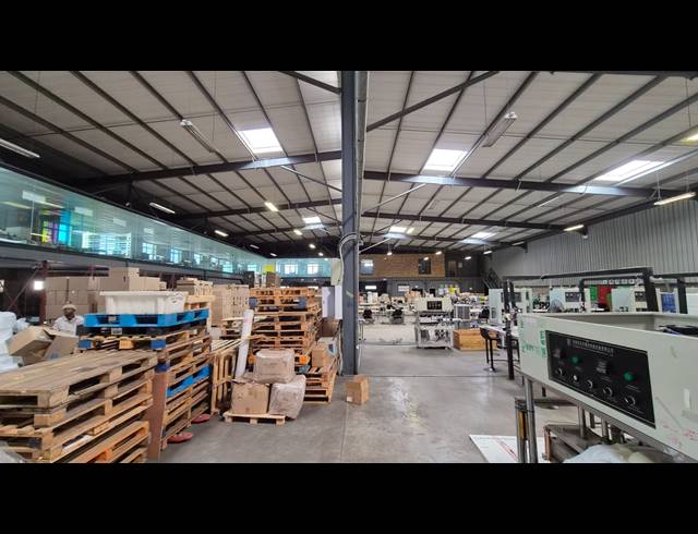 2,395M² WAREHOUSE TO LET IN JET PARK
